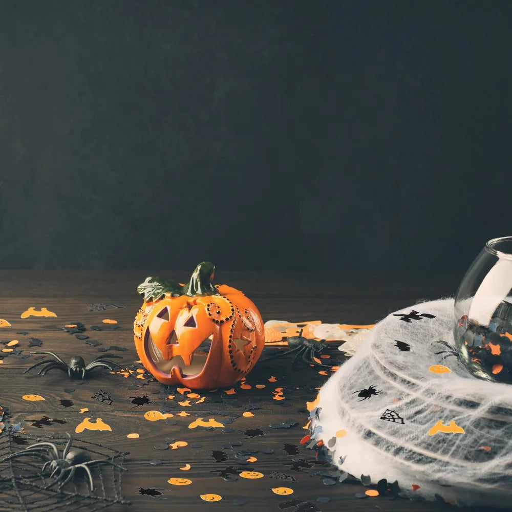 30g pumpkin and witch-themed Halloween confetti